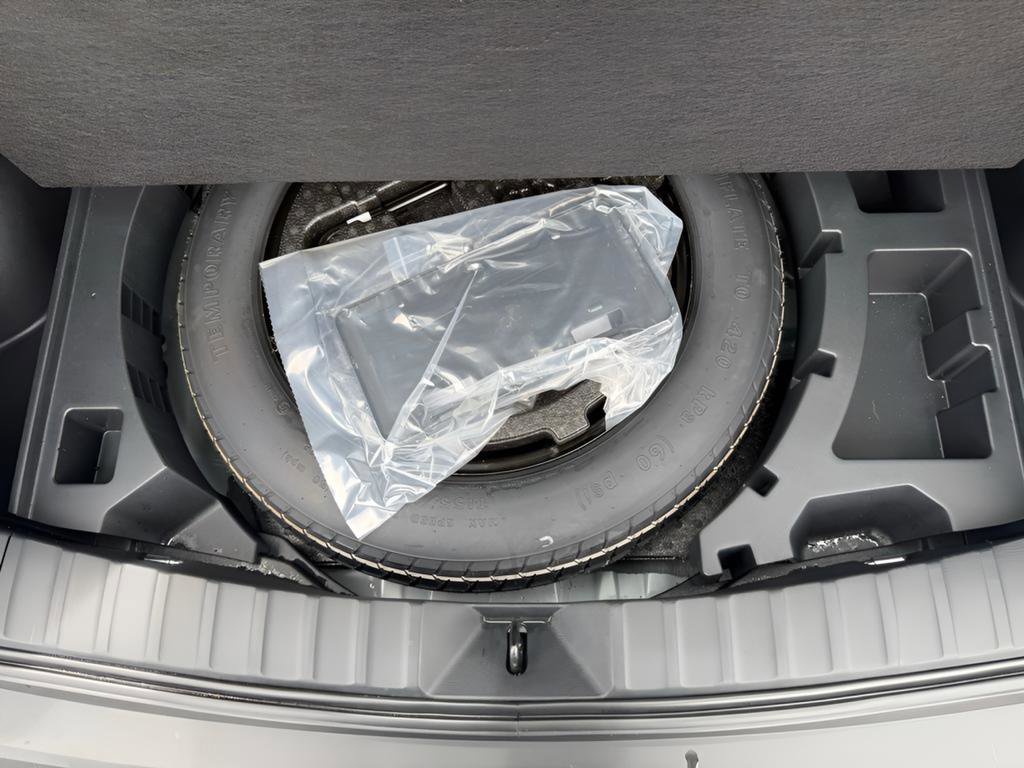 Used 2023 Toyota Corolla Cross XLE w/ Convenience Package AWD/4WD image 33