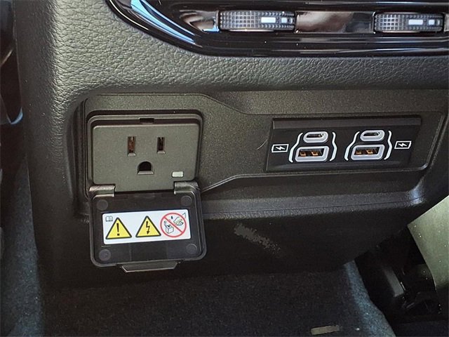 Used 2025 Jeep Grand Cherokee Altitude image 15