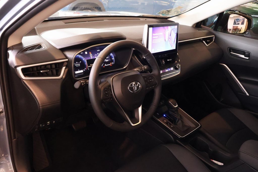 Used 2026 Toyota Corolla Cross XLE w/ Convenience Package AWD/4WD image 6
