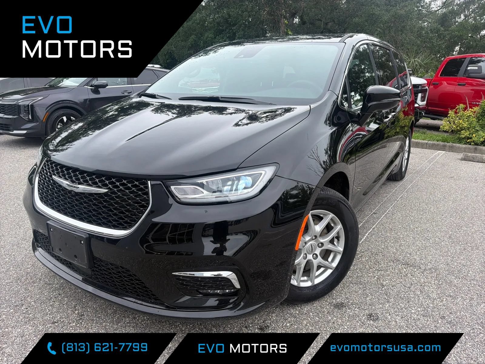 Used 2025 Chrysler Pacifica Select FWD image 1