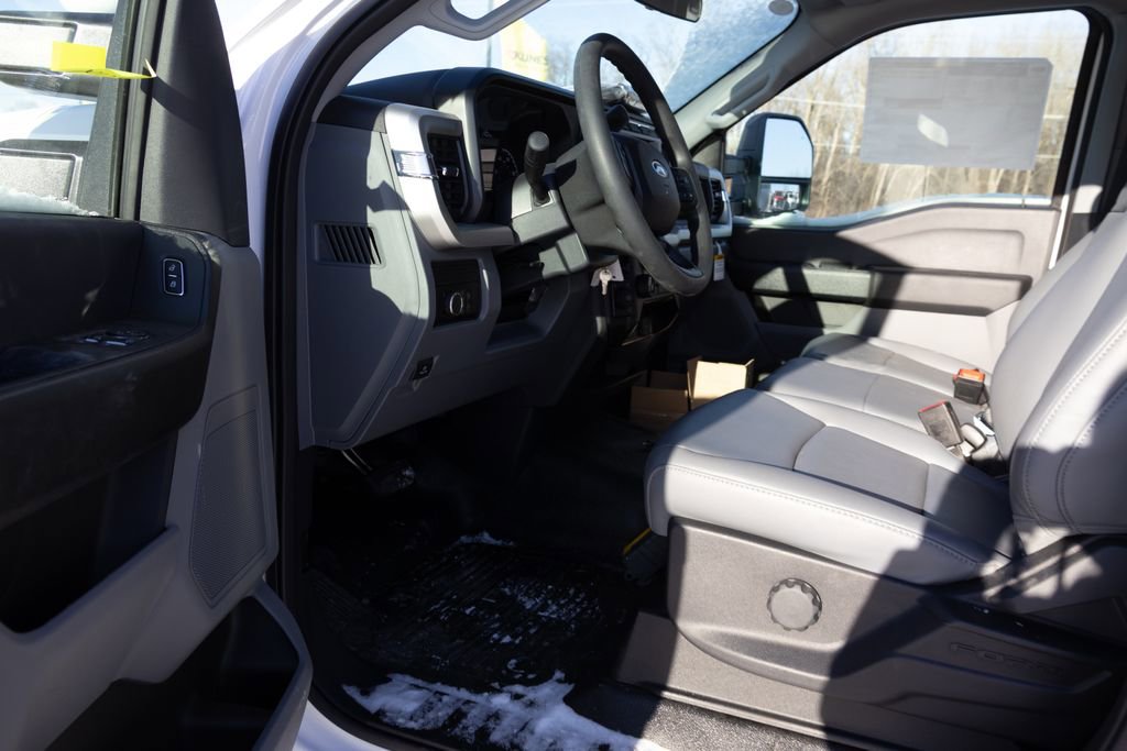 New 2024 Ford F550 4x4 Regular Cab Super Duty image 19