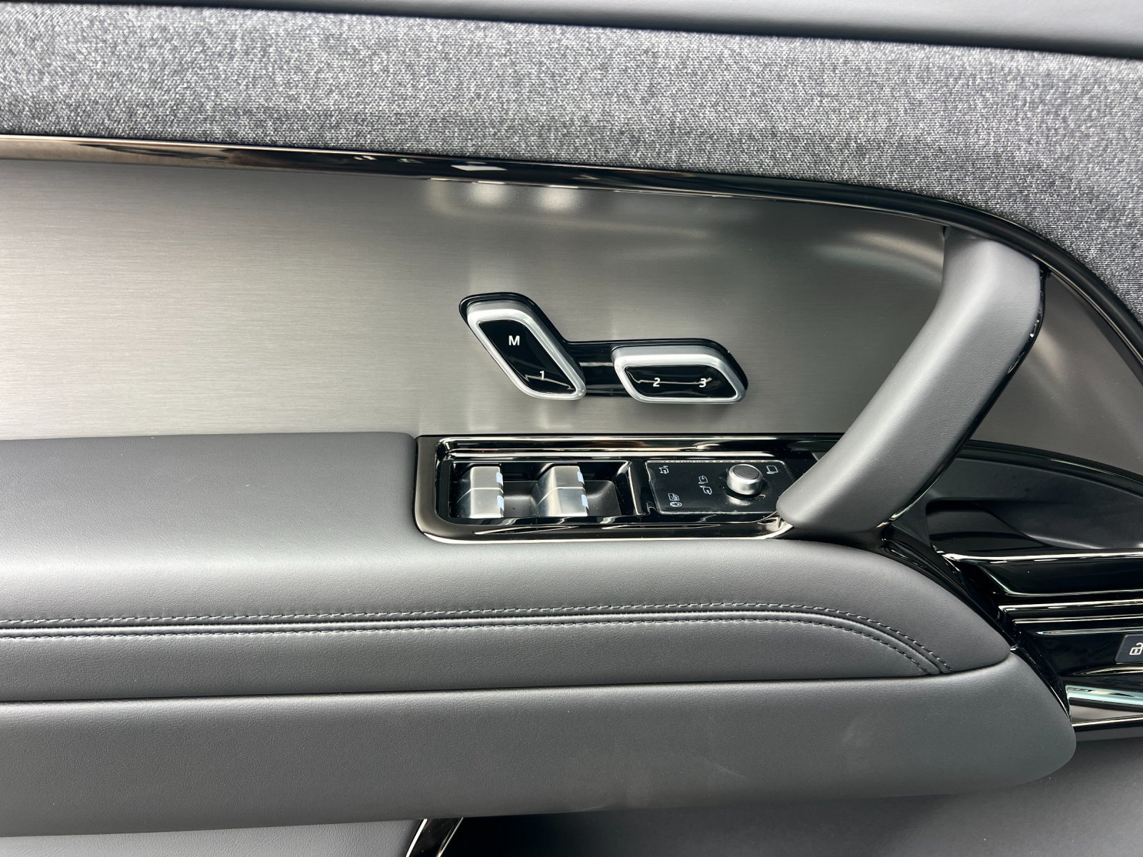 New 2026 Land Rover Range Rover Sport Dynamic SE AWD/4WD image 11