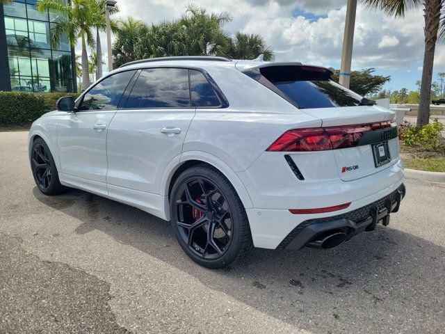 New 2026 Audi RS Q8 performance image 4