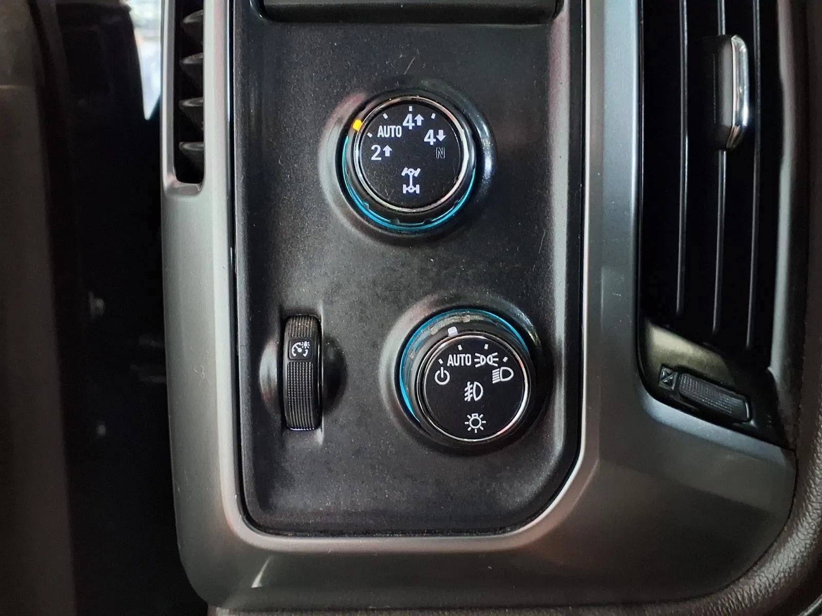 Used 2014 Chevrolet Silverado 1500 LTZ w/ LTZ Plus Package AWD/4WD image 19