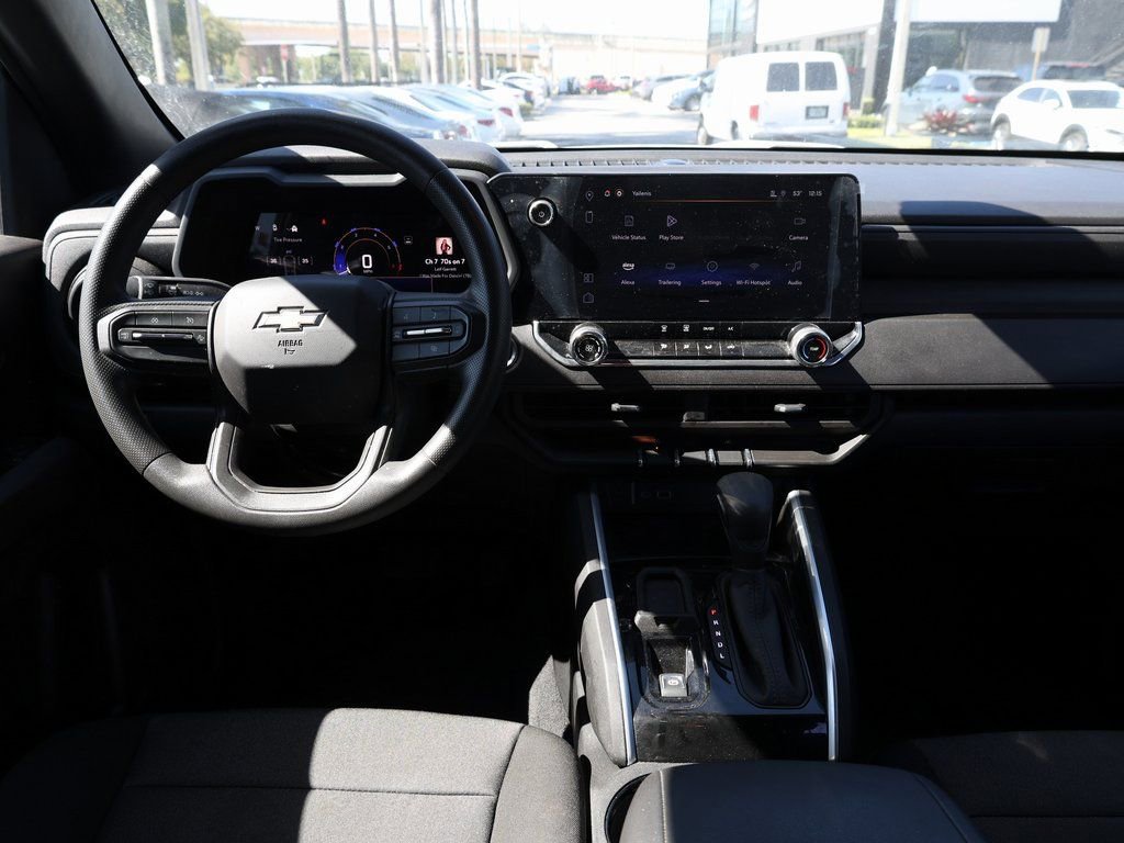 Used 2025 Chevrolet Colorado W/T image 18