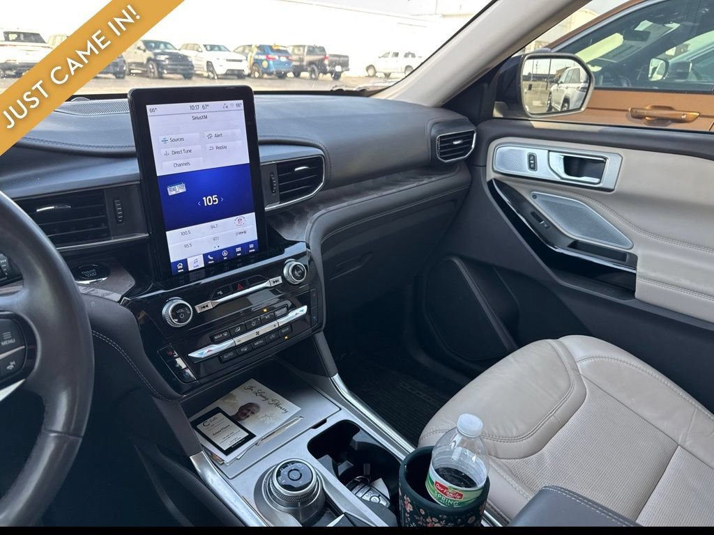 Used 2023 Ford Explorer Platinum w/ Technology Package AWD/4WD image 12