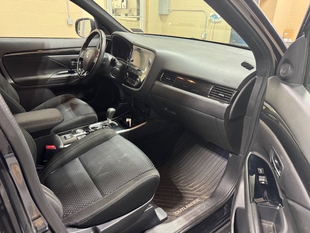 Used 2018 Mitsubishi Outlander SE image 9