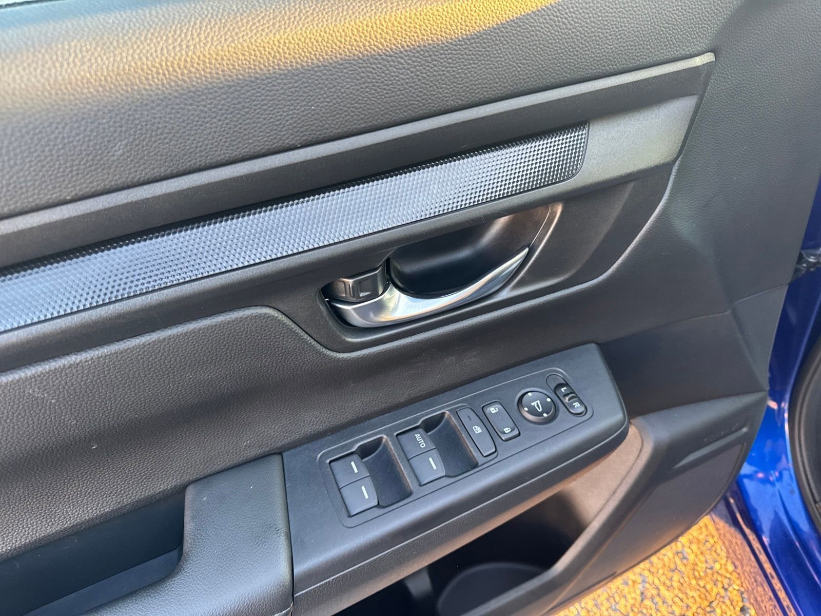 Used 2025 Honda CR-V LX image 12