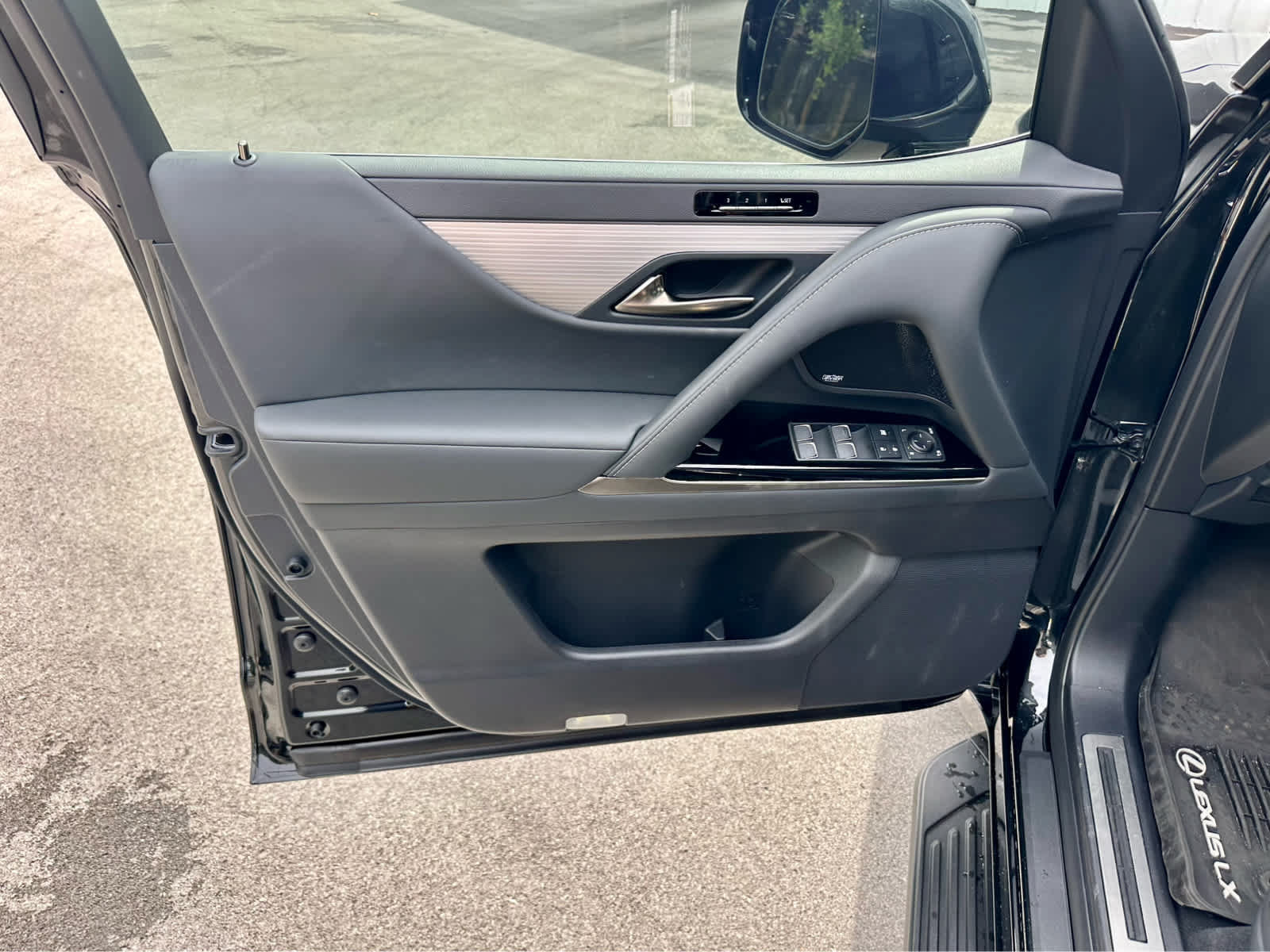 Used 2026 Lexus LX 700h F Sport AWD/4WD image 9