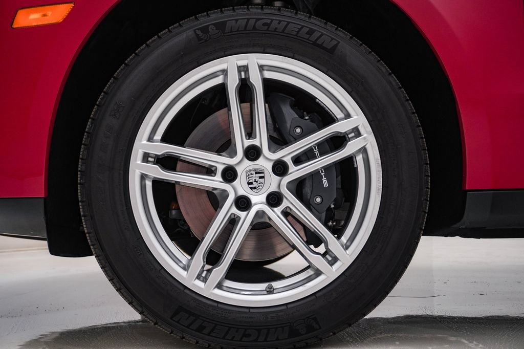 Certified 2026 Porsche Macan AWD/4WD image 13