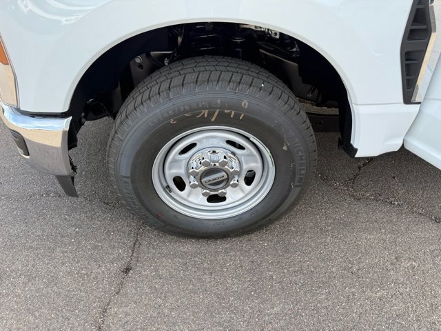 New 2026 Ford F250 XL w/ XL Chrome Package image 25