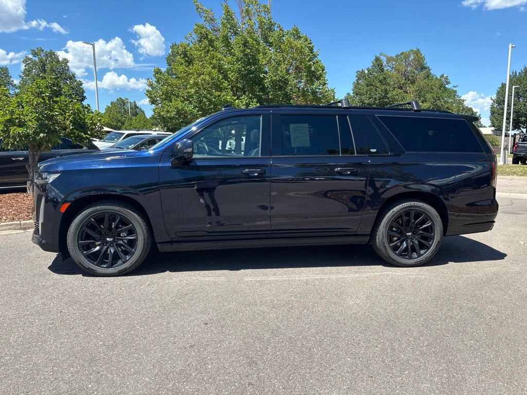 Used 2022 Cadillac Escalade ESV Sport Platinum w/ LPO, ONYX Package AWD/4WD image 2