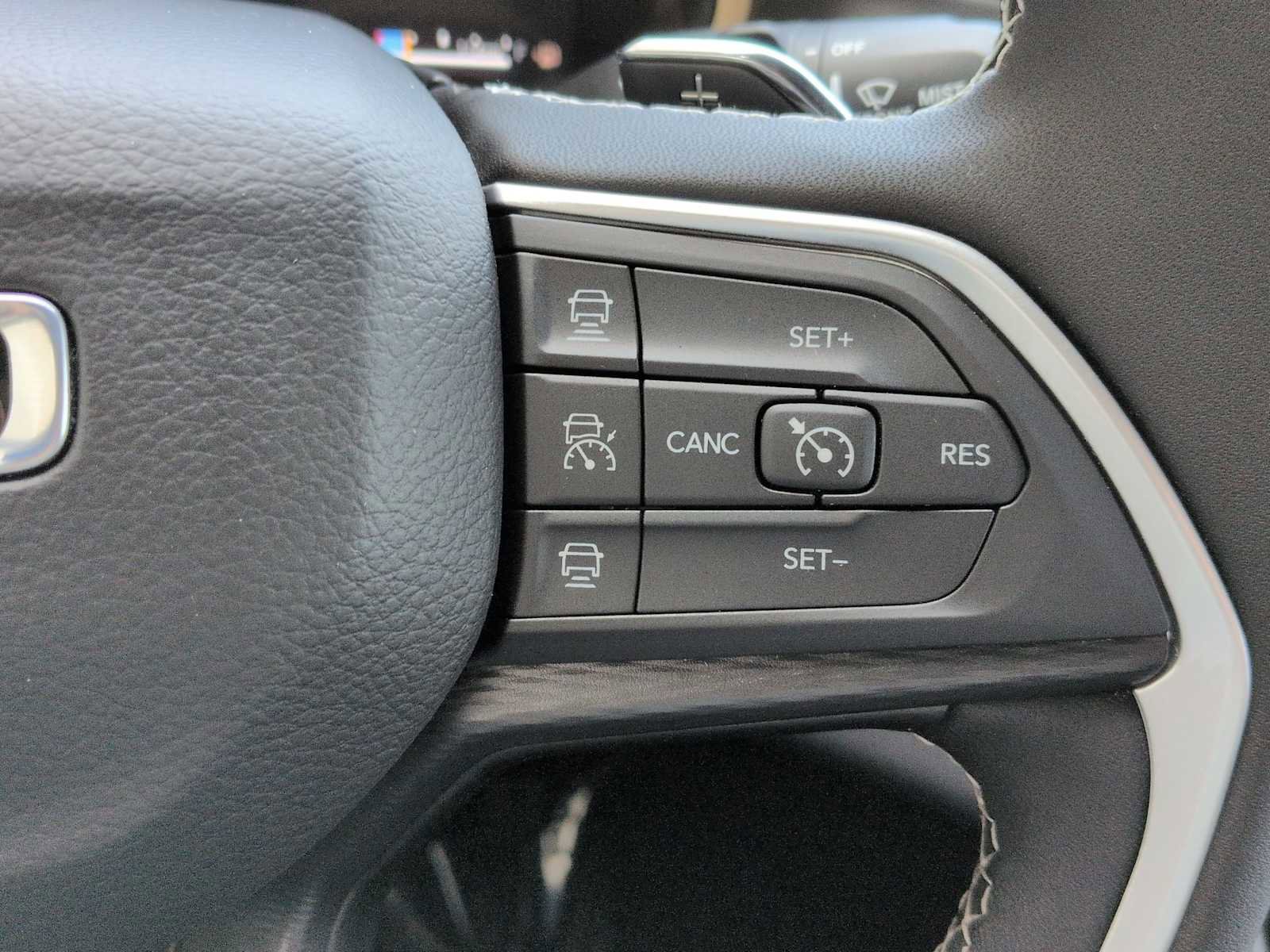 Used 2025 Jeep Grand Cherokee Laredo X AWD/4WD image 27
