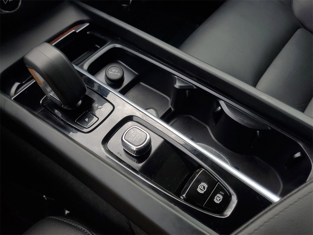 Certified 2025 Volvo V60 B5 Cross Country Plus image 26