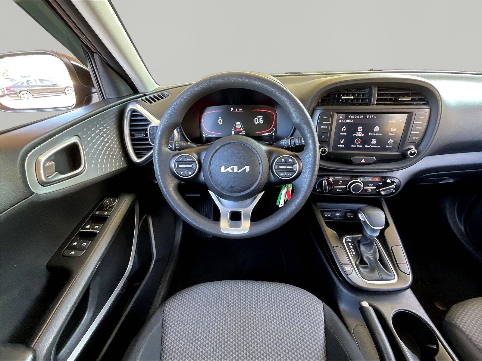 Used 2023 Kia Soul LX w/ LX Technology Package FWD image 8