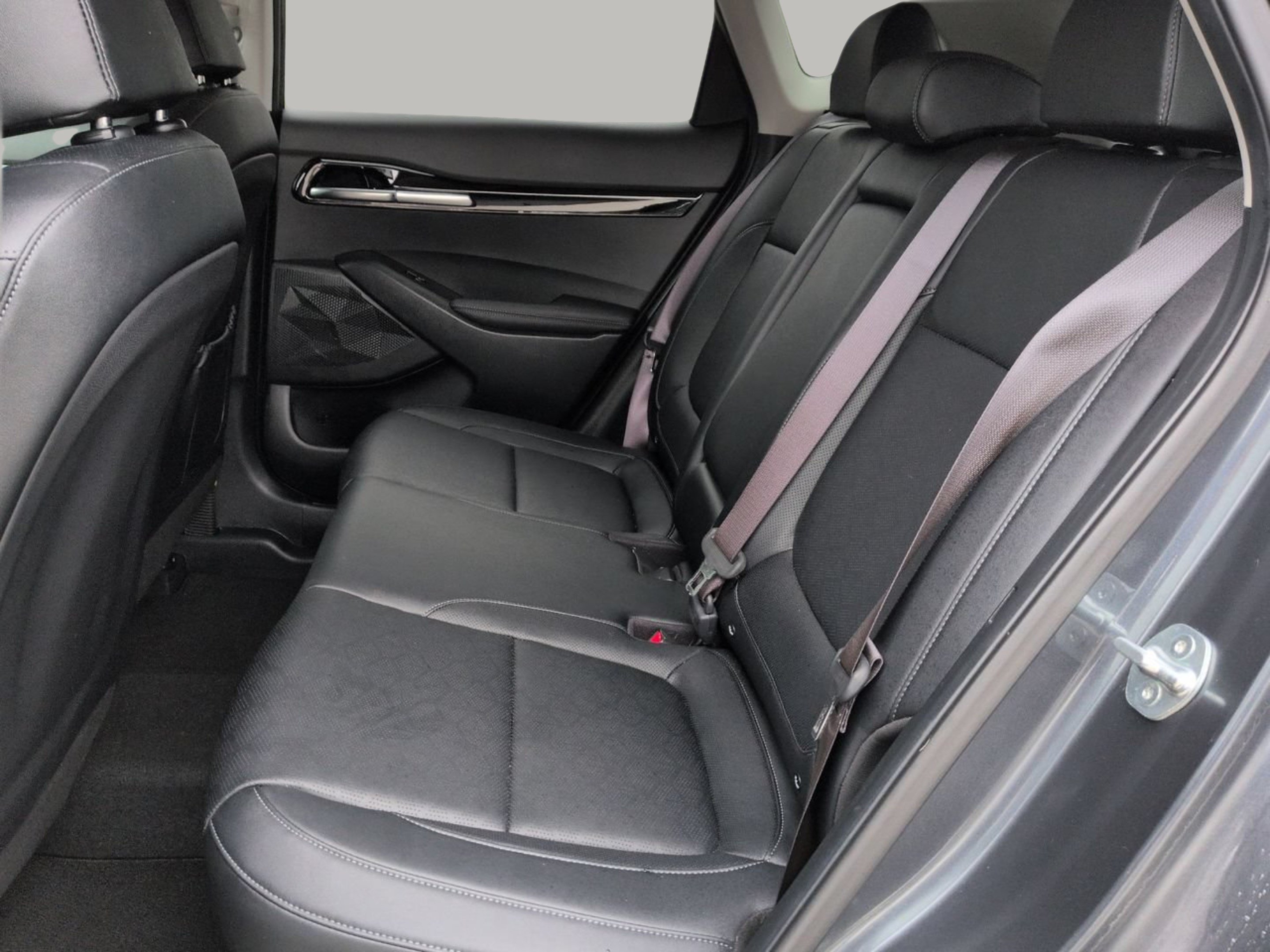 Certified 2025 Kia Seltos EX w/ EX Sunroof Package FWD image 18
