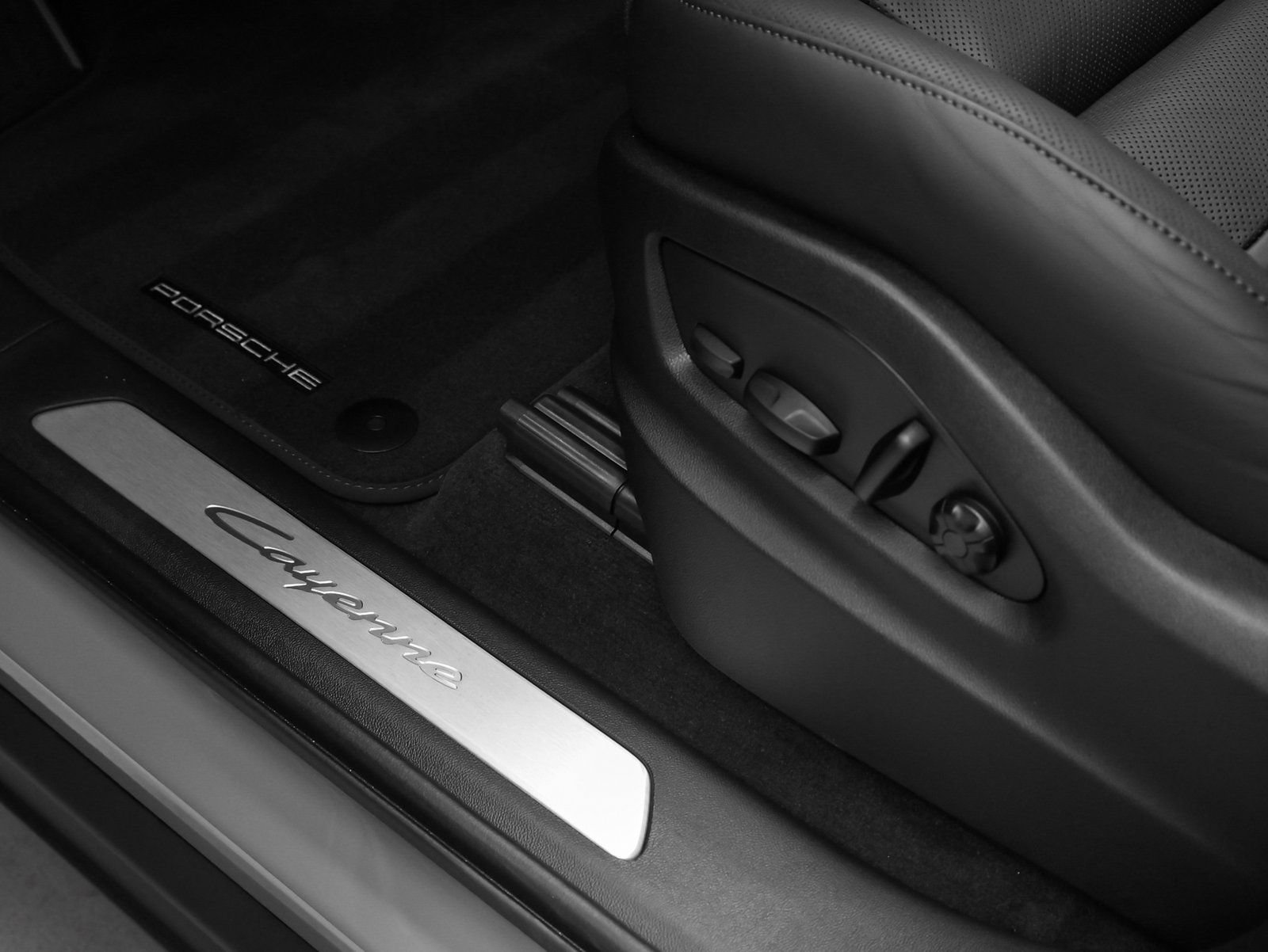 New 2026 Porsche Cayenne E-Hybrid Coupe AWD/4WD image 31
