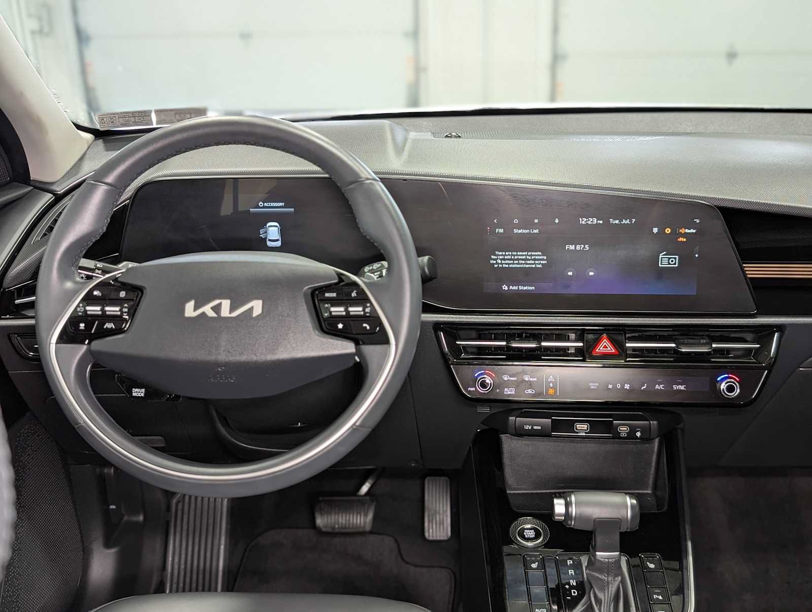 Used 2024 Kia Niro EX FWD image 5