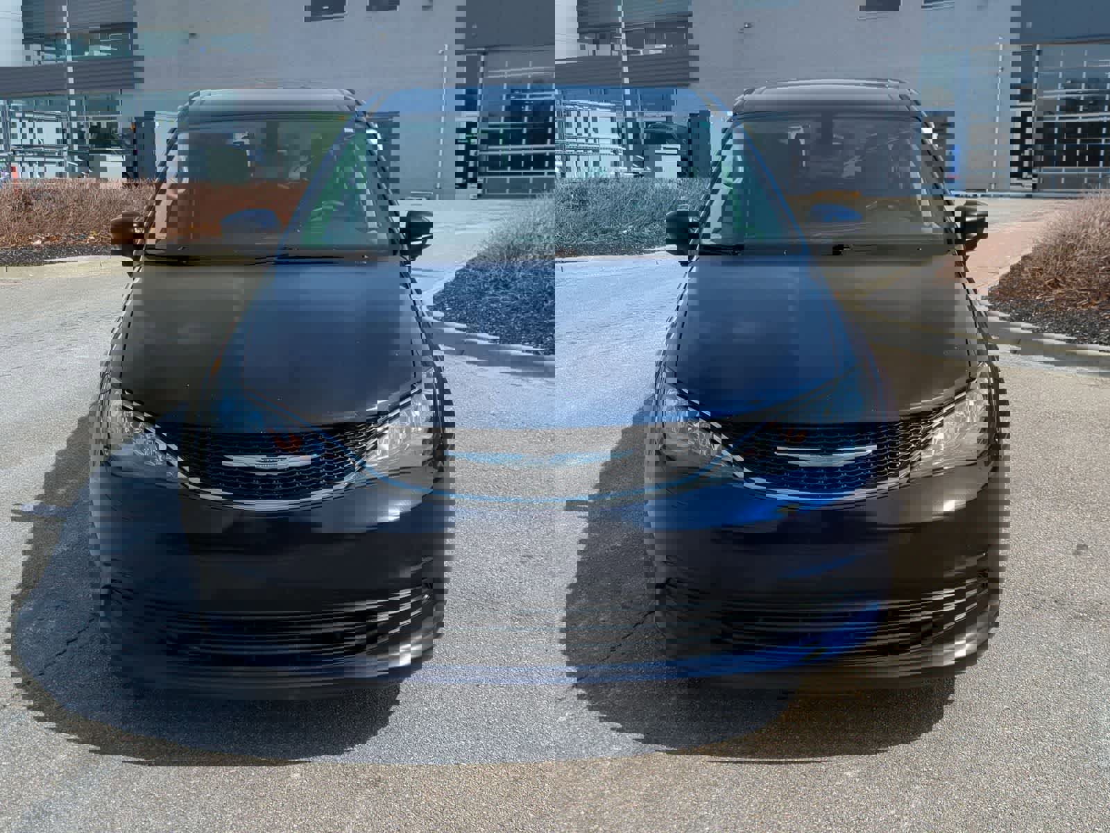 Used 2017 Chrysler Pacifica LX image 3