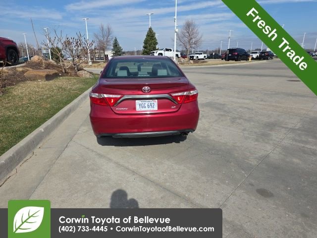 Used 2015 Toyota Camry SE w/ Moonroof Package image 5