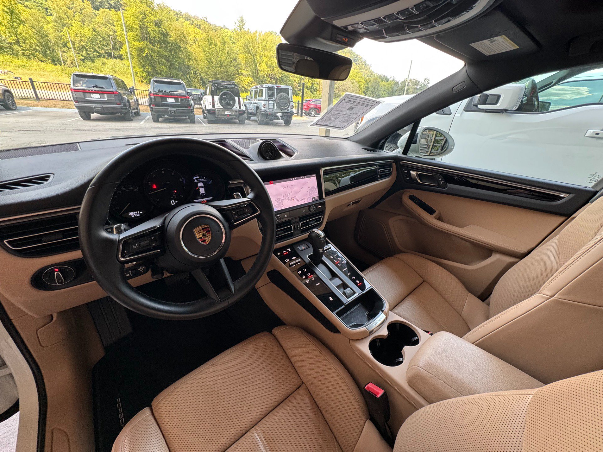 Used 2024 Porsche Macan AWD/4WD image 9