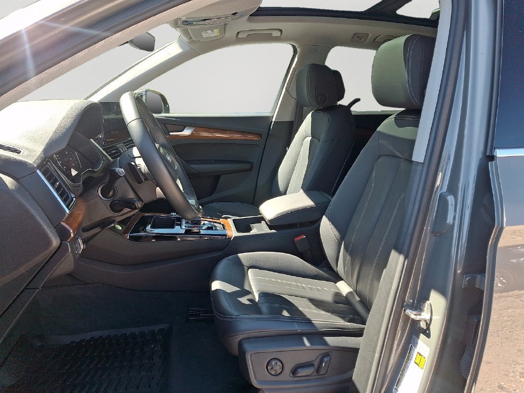 Used 2023 Audi Q5 2.0T Premium w/ Convenience Package AWD/4WD image 14