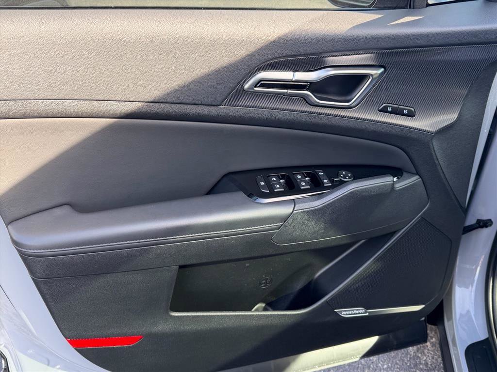 Used 2025 Kia Sportage SX image 10