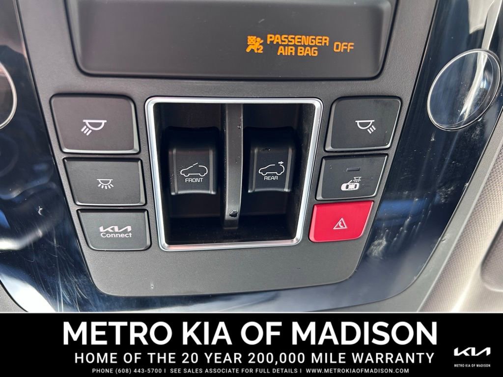 Used 2023 Kia Carnival SX Prestige image 31
