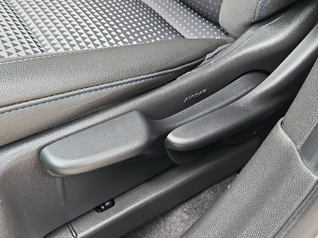 Used 2025 Chevrolet Trax LT w/ LT Convenience Package FWD image 14