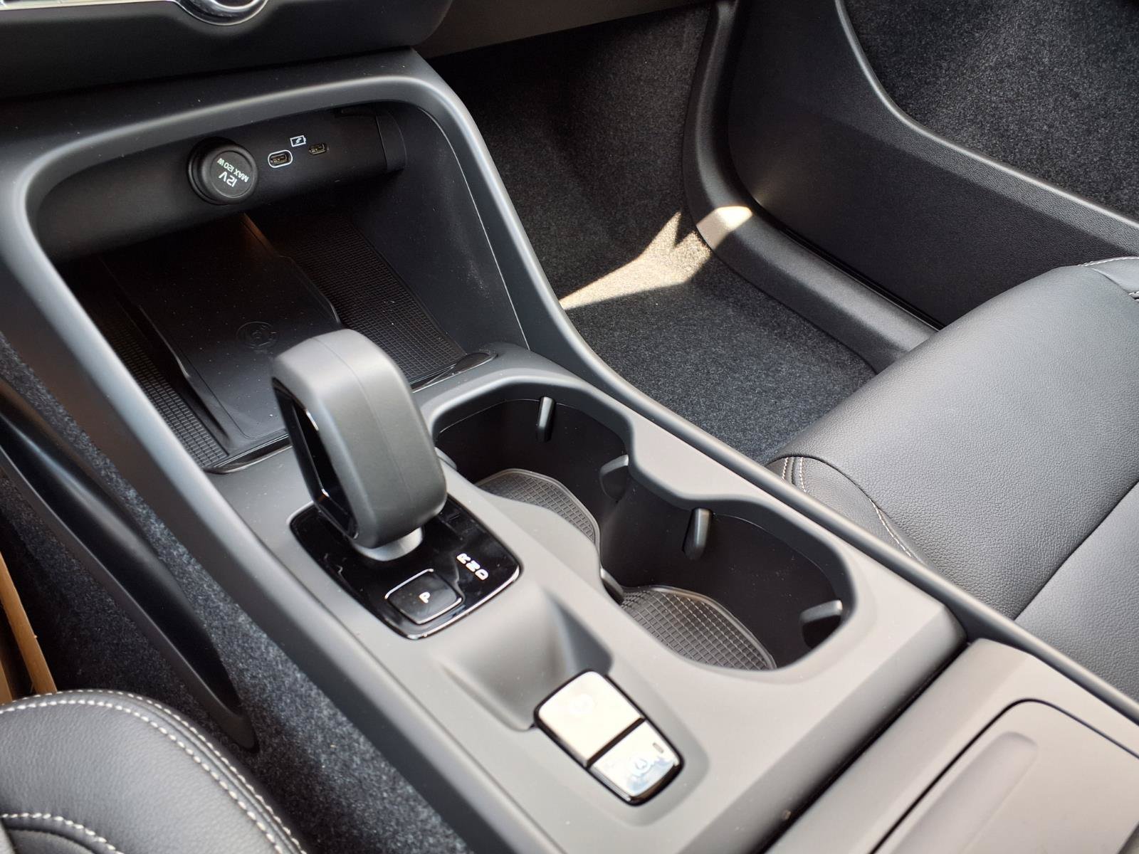 New 2026 Volvo XC40 B5 Core AWD/4WD image 14