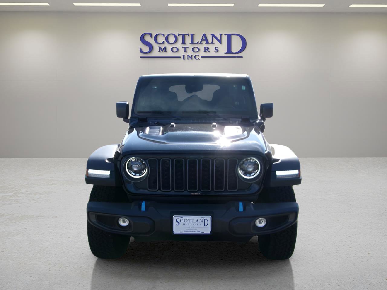 Used 2025 Jeep Wrangler Unlimited Rubicon 4xe w/ Safety Group AWD/4WD image 3