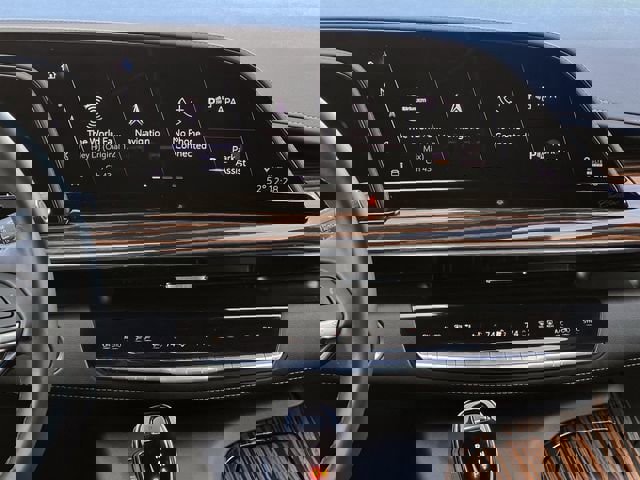 Certified 2024 Cadillac Escalade Premium Luxury image 18