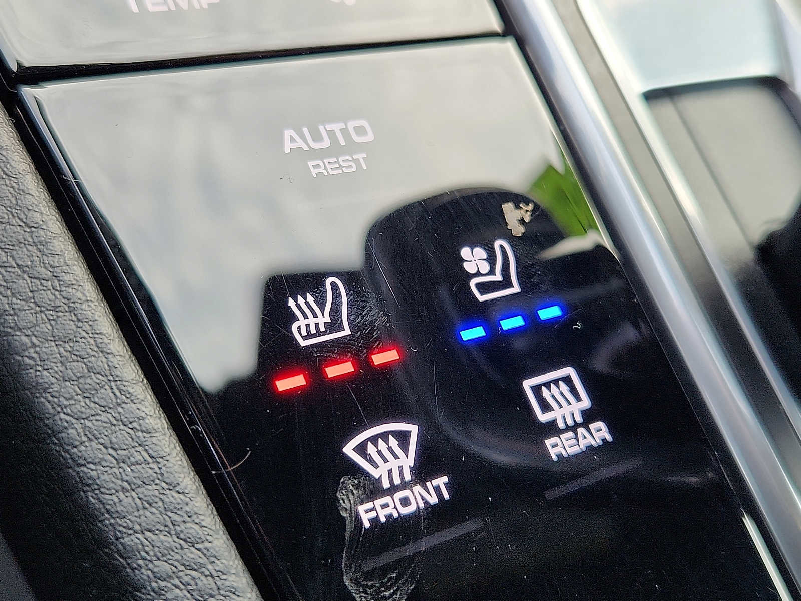 Used 2022 Porsche Cayenne Platinum Edition image 23