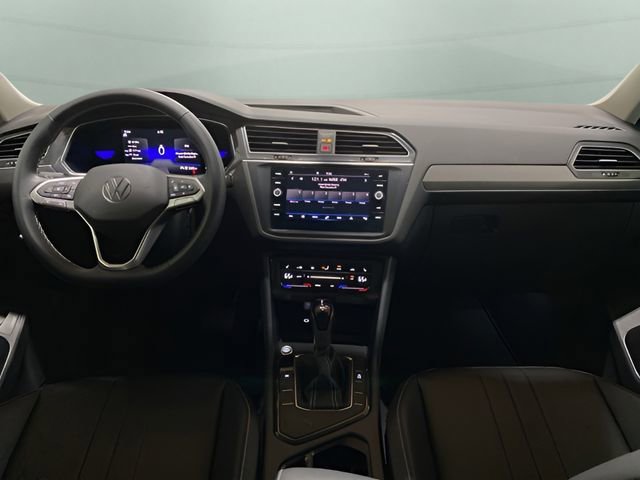 Used 2022 Volkswagen Tiguan SE FWD image 11