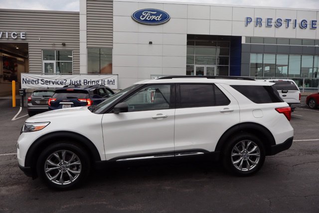 Used 2023 Ford Explorer XLT w/ Equipment Group 202A AWD/4WD image 6