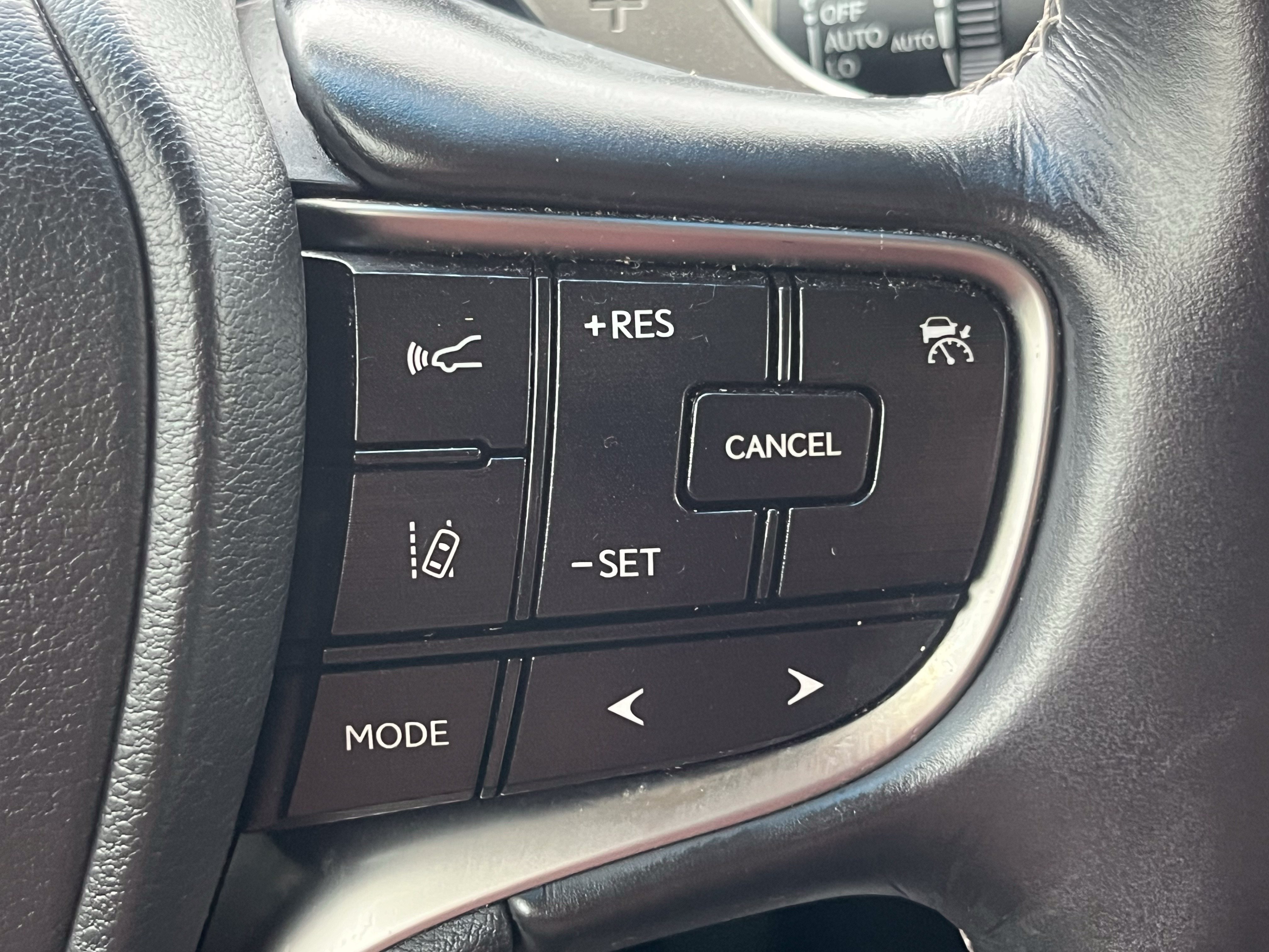 Used 2019 Lexus ES 300h Ultra Luxury w/ Accessory Package 2 FWD image 19