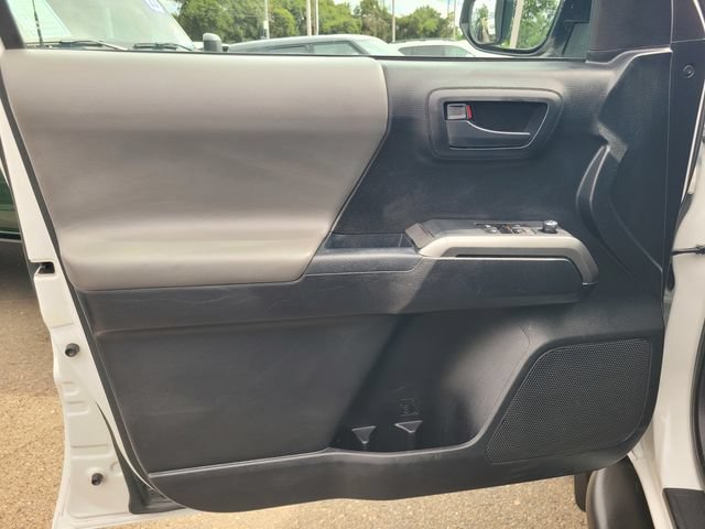 Used 2017 Toyota Tacoma SR5 w/ Tow Package AWD/4WD image 16