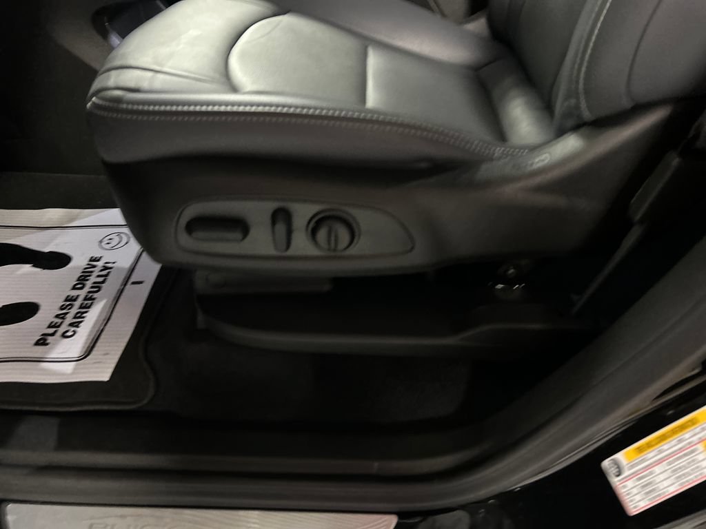 Used 2024 Buick Enclave Essence w/ Technology Package FWD image 13