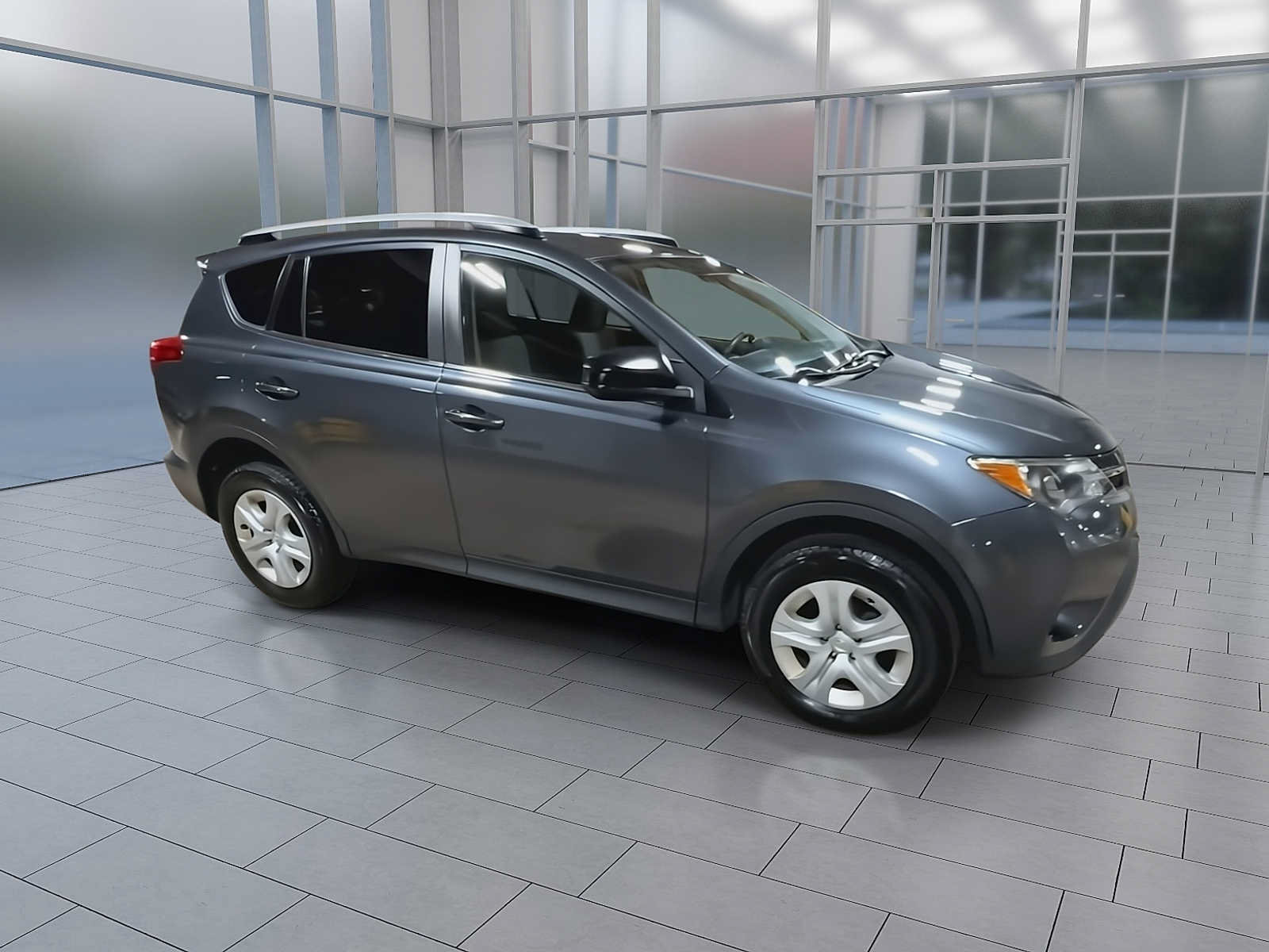 Used 2015 Toyota RAV4 LE AWD/4WD image 2