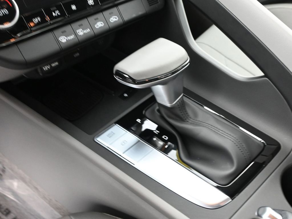 Certified 2025 Hyundai Elantra Sport image 33
