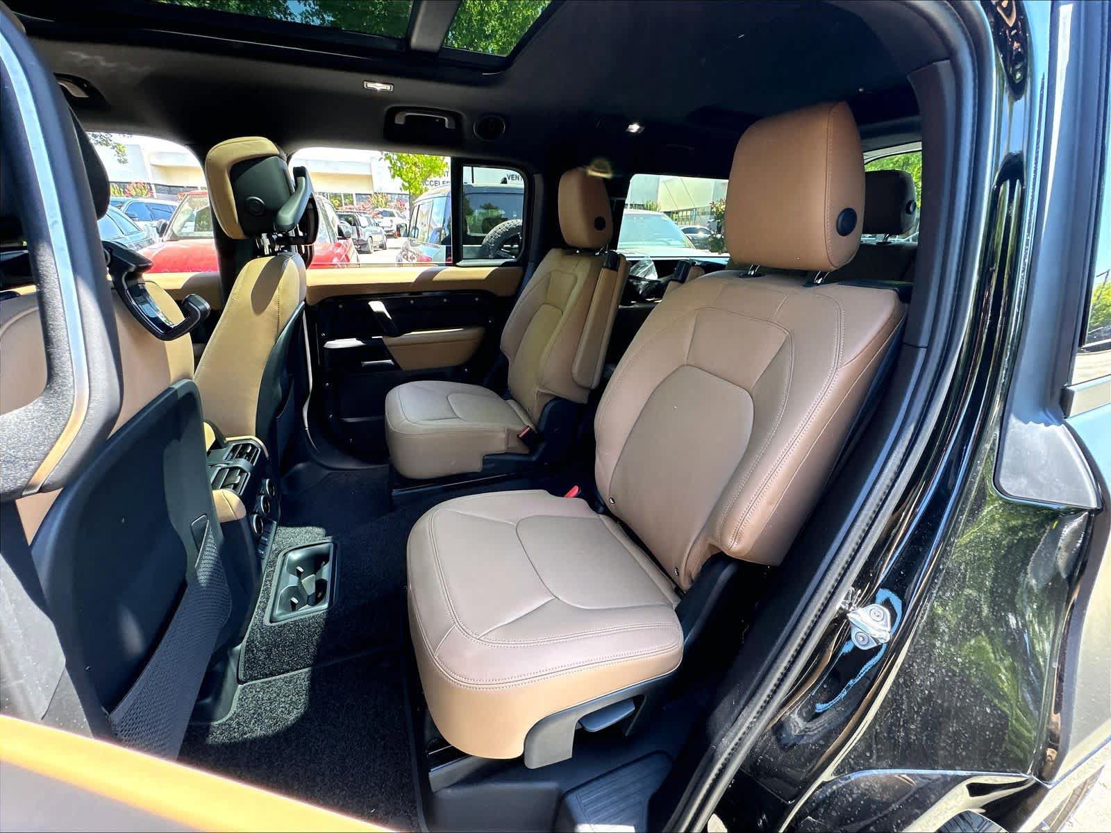 New 2026 Land Rover Defender 130 X-Dynamic SE AWD/4WD image 12