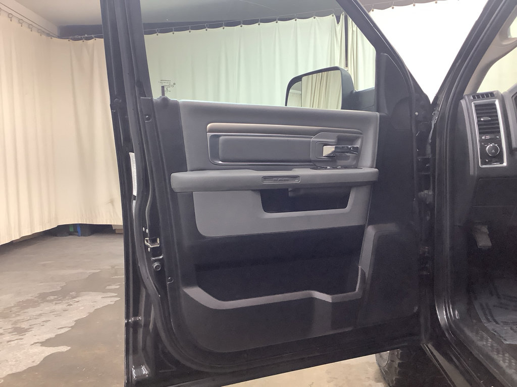 Used 2018 RAM 1500 Classic SLT image 12