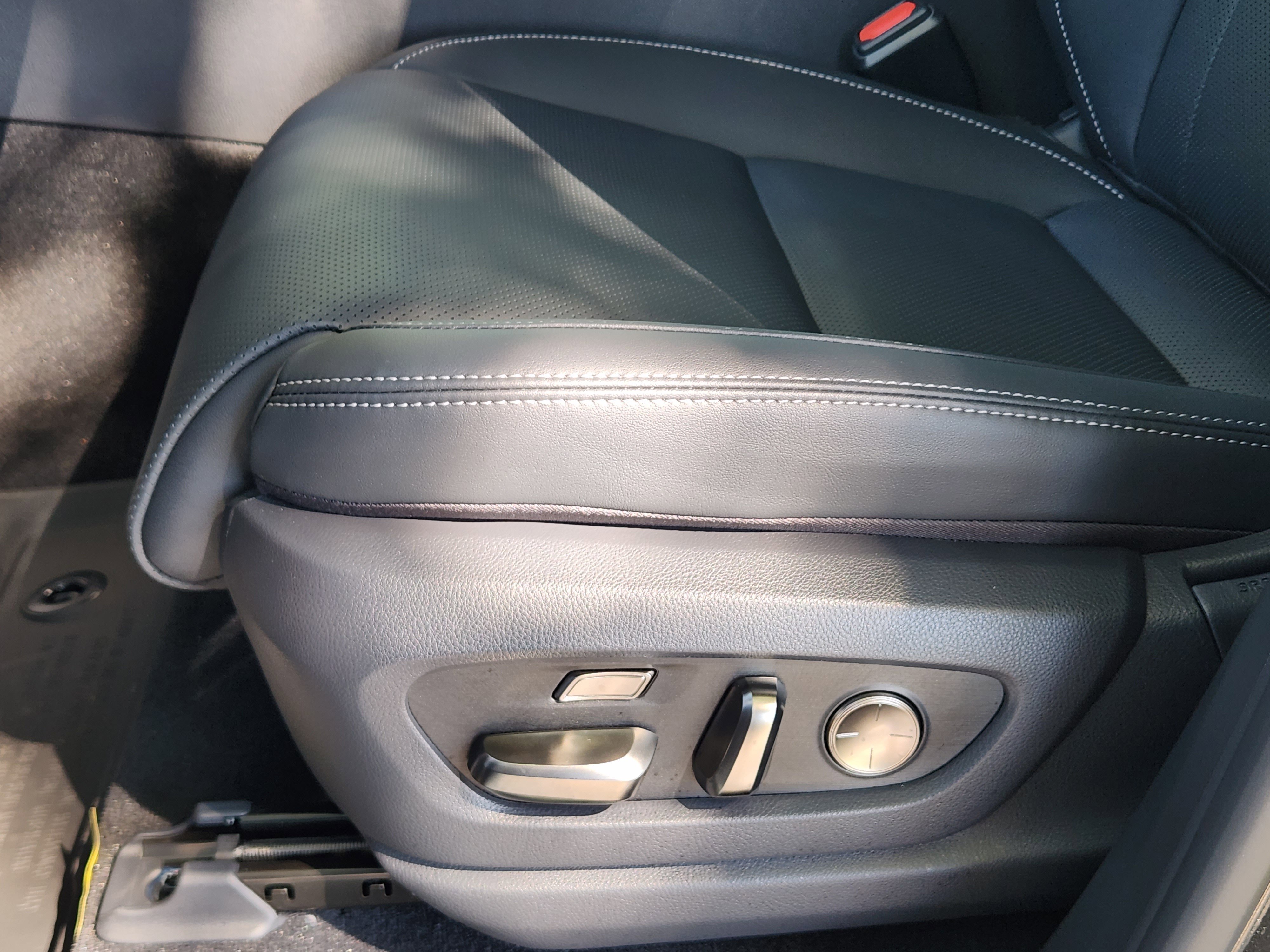 New 2025 Lexus LX 600 4WD w/ Luxury Package image 16