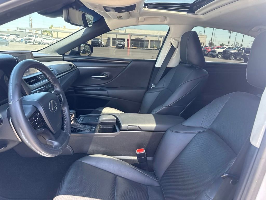 Used 2020 Lexus ES 300h w/ Accessory Package FWD image 16