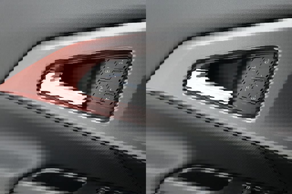 Used 2025 Chevrolet Equinox EV RS image 30