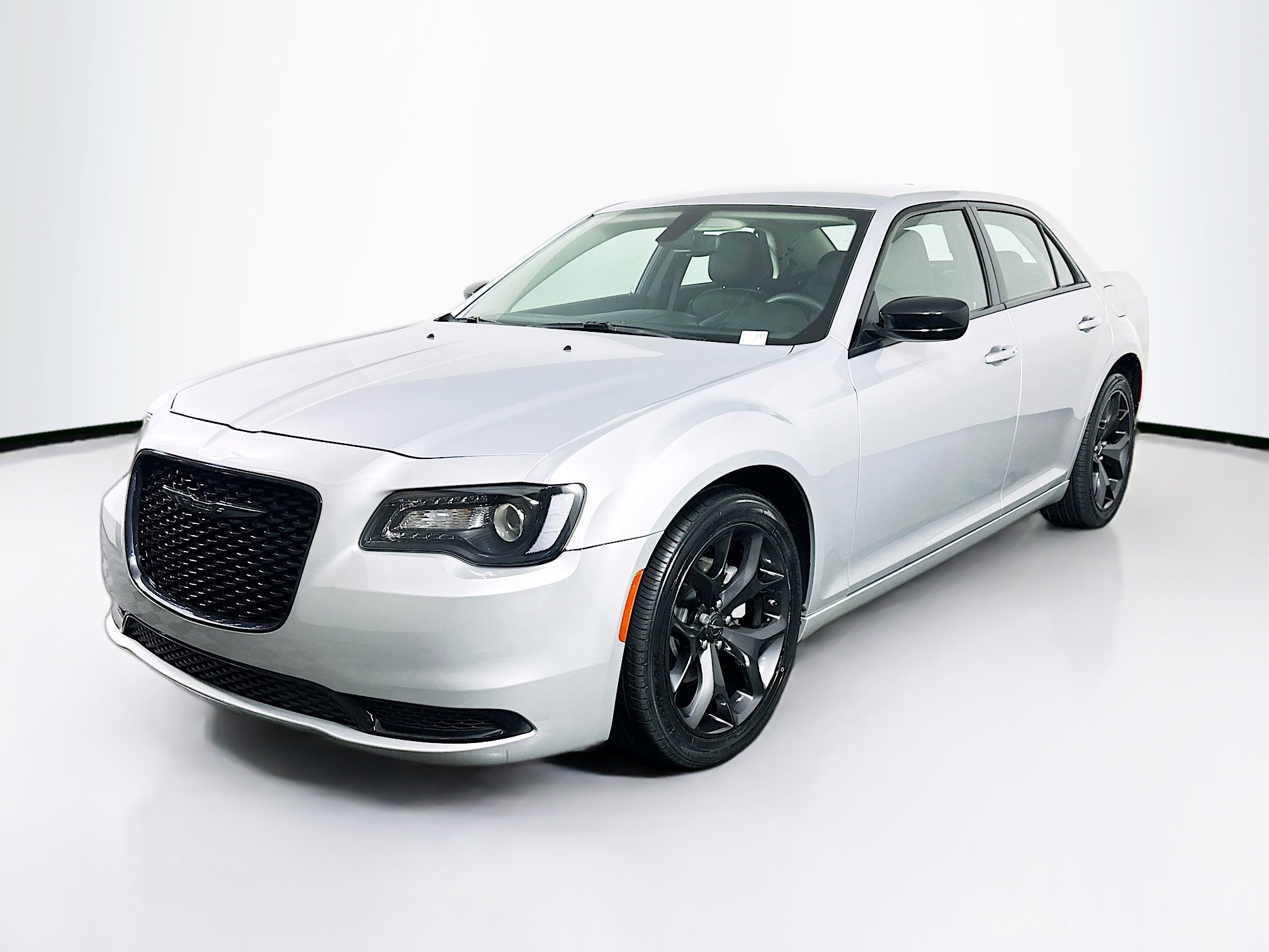 Used 2023 Chrysler 300 Touring w/ Sport Appearance Package image 3