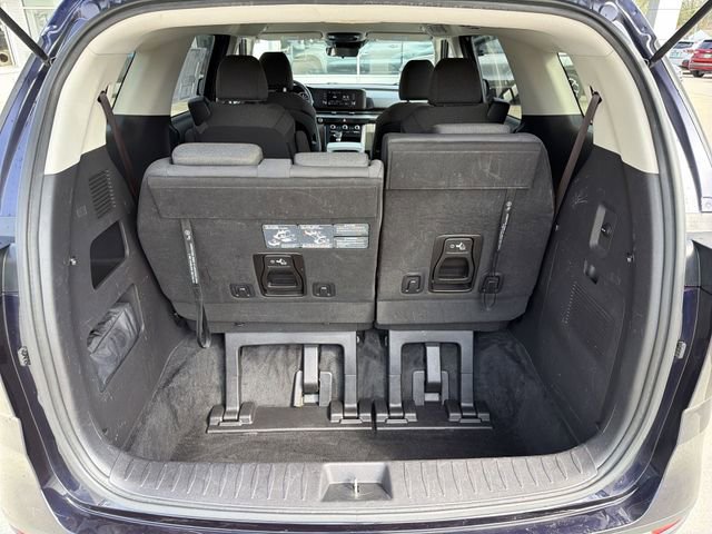 Used 2023 Kia Carnival LX FWD image 25