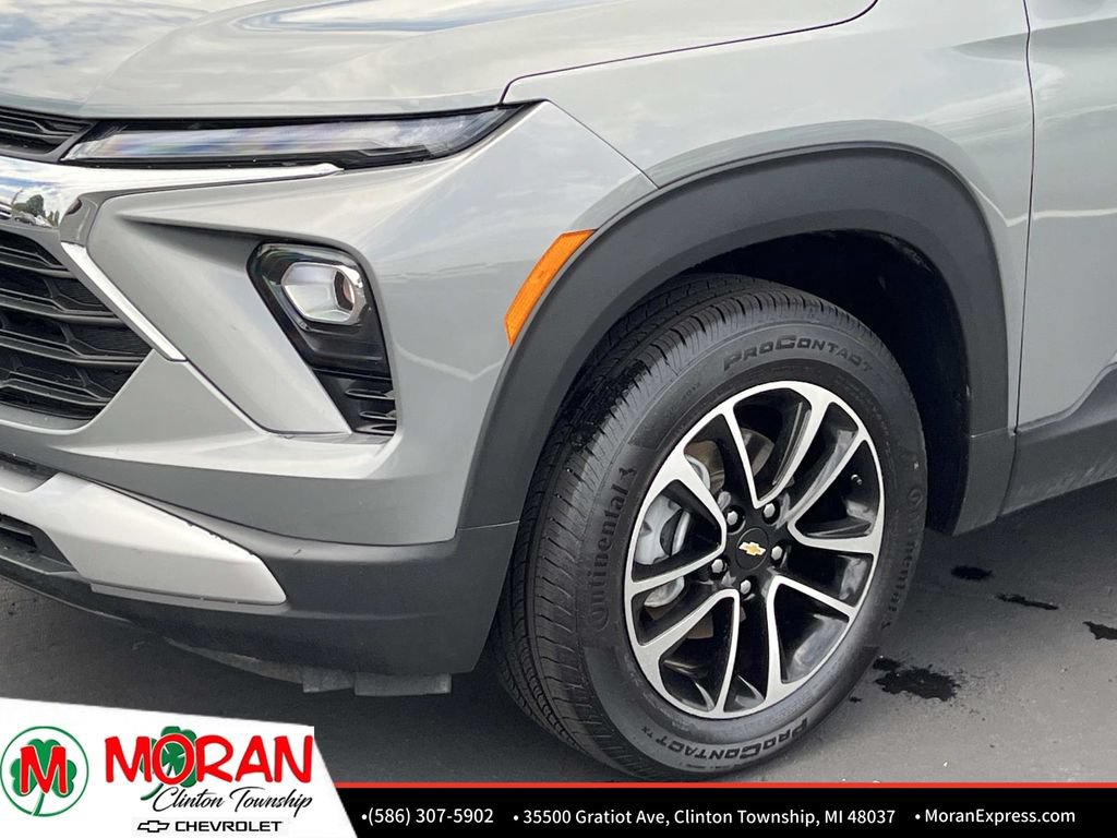 Used 2025 Chevrolet TrailBlazer LT AWD/4WD image 9