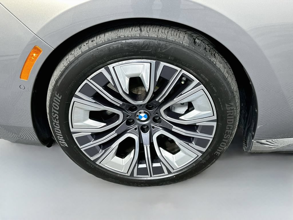 Certified 2024 BMW i7 xDrive60 w/ Executive Package AWD/4WD image 31
