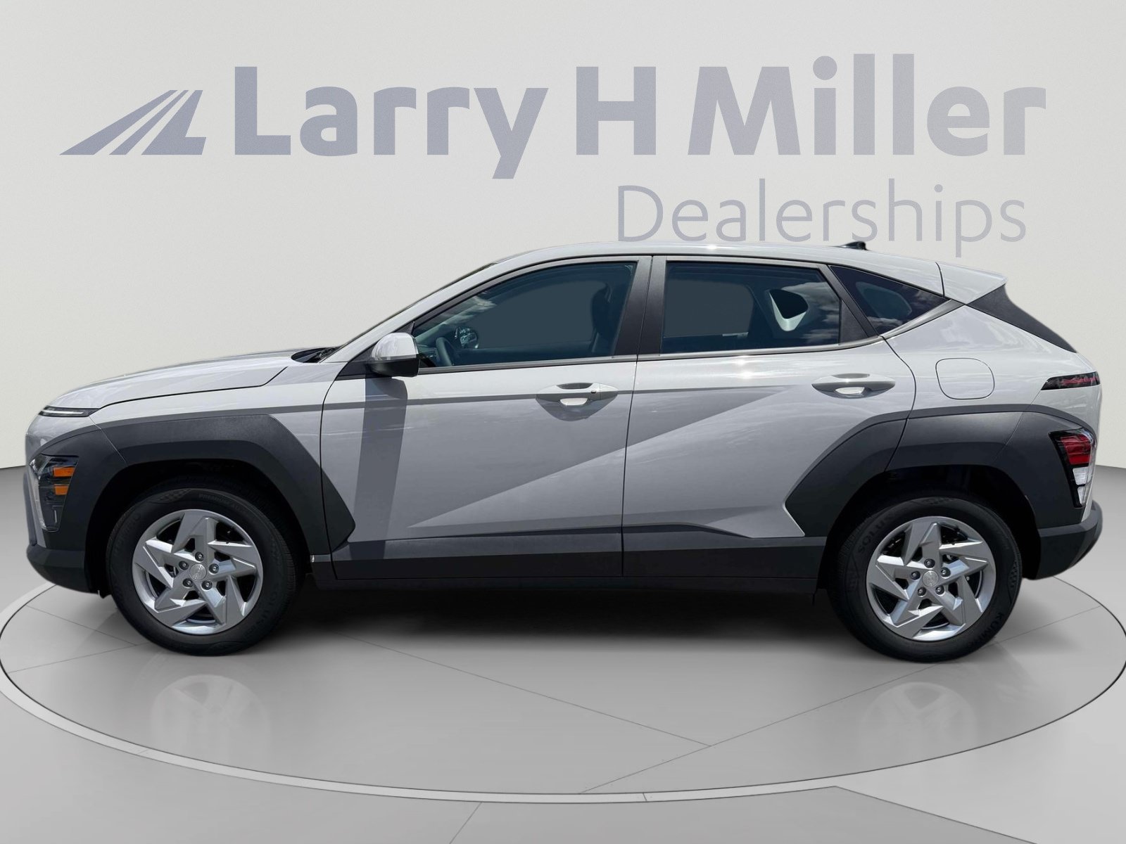 New 2027 Hyundai Kona SE FWD image 3